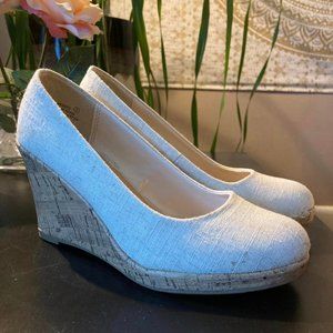 George Cord look pumps